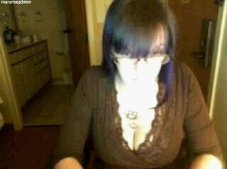 chat (hot girl showing tits)