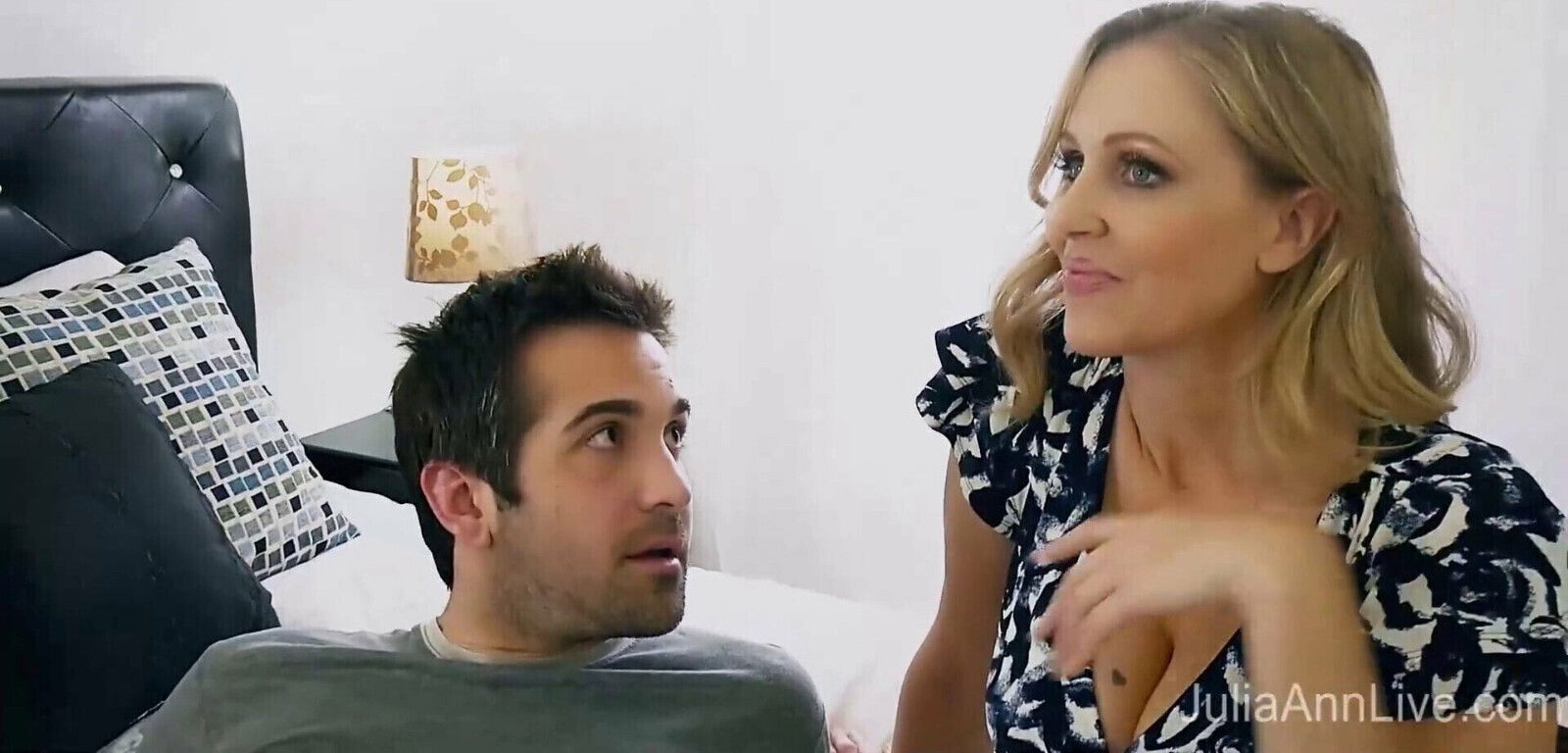 Stepmommy Julia Sucks Stepson's Until Cums