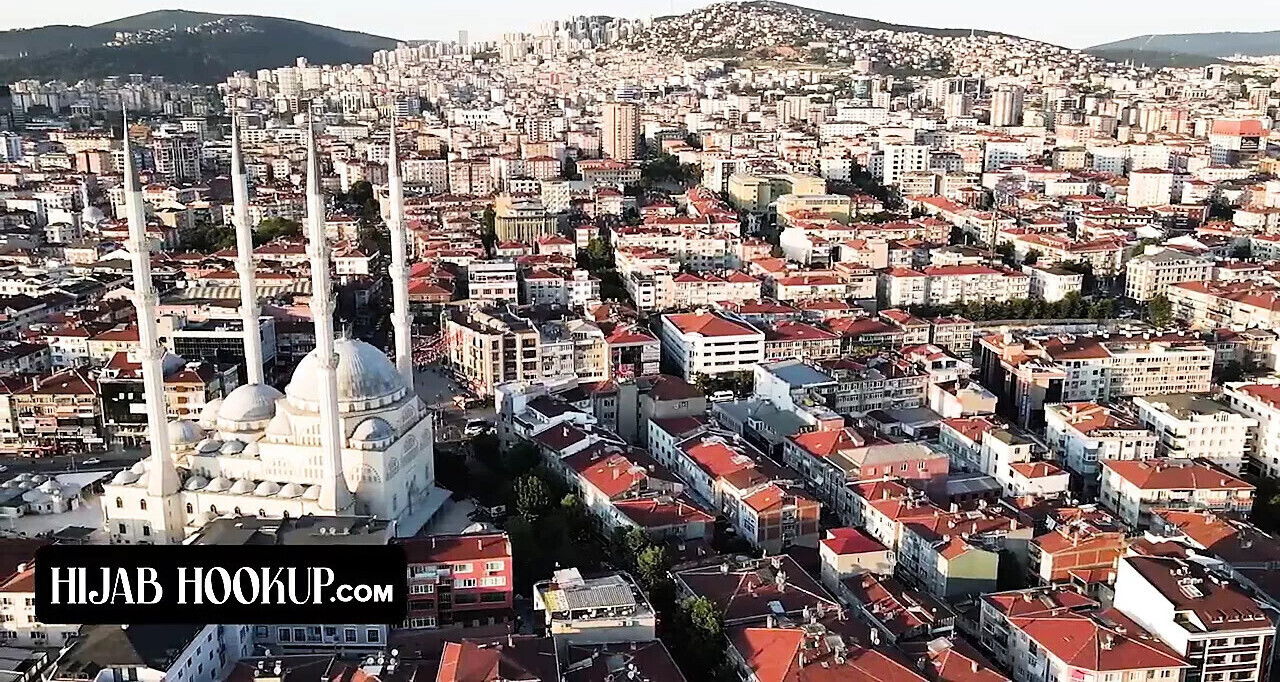 Horny Perv Peeps Beauty Hijab, Vanessa