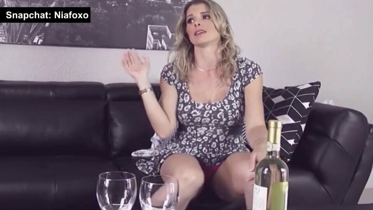 Inspecting Pervert Stepmom’s Boobs