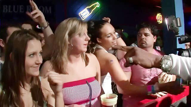 NIGHT CLUB FLASHERS Scene