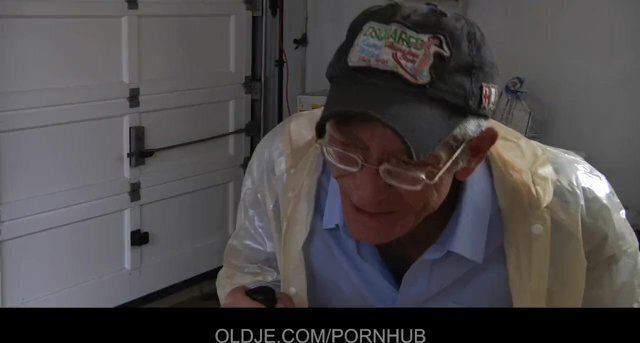 Wrinkled oldman fucks hole