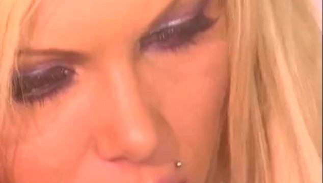 Young Blonde Voyeurs Scene