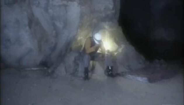 Pleasure Caves, Scene