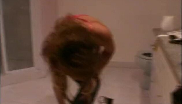 Erotic Gallery, Scene