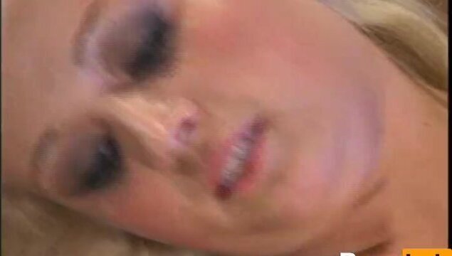 Decadent Divas #19, Scene