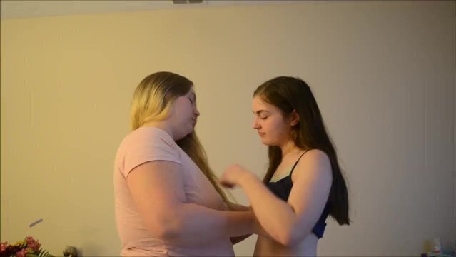 Abby&Courtney Kissing Oral