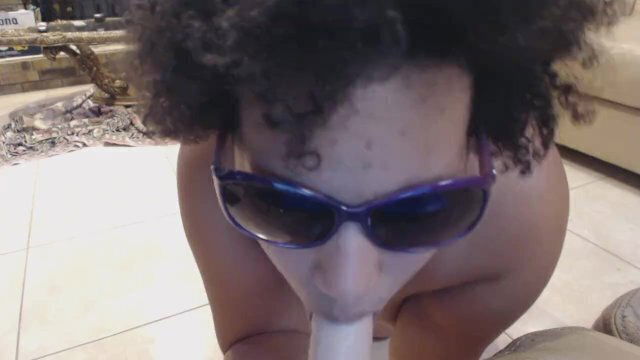 Queen sucks  her dildo-pov2016