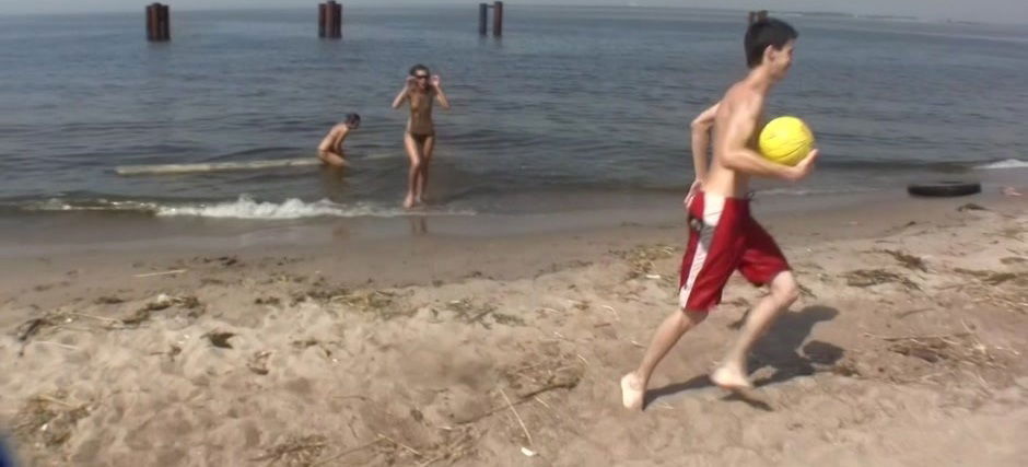 Dasi West in wonderful vixen rides a thick dick on a beach