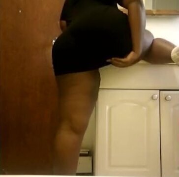 Sexy ebony showing some goods