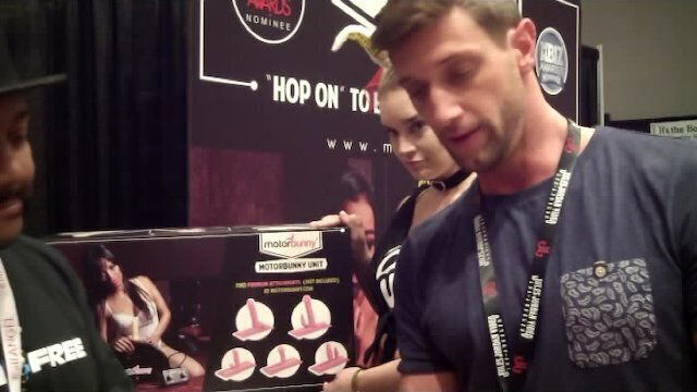 Motorbunny w. Tone Cruz AEE 2017 Las Vegas NV
