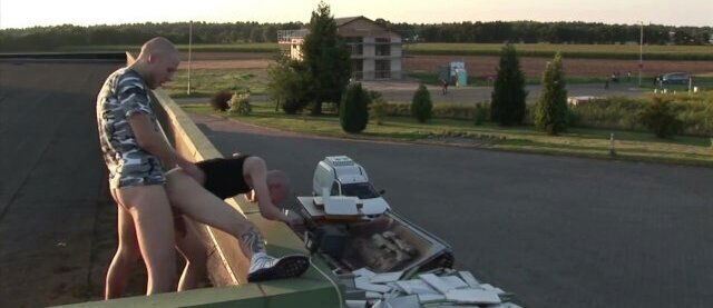 bareback outdoor fuck