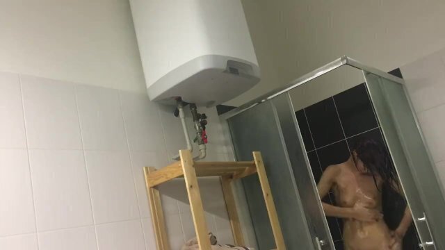  camera captures Russian shower!
