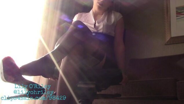 Heel Dangling Executrix