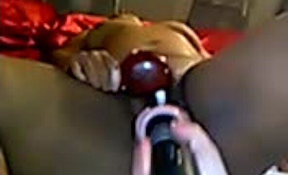 New York thot has creamy orgasm from Magic Wand Fist attachment