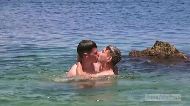 The shy 18 years twink Gabriel Lambert fucked wildly by Enzo Lemercier