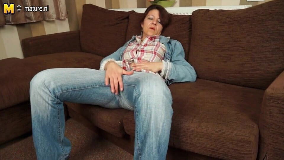 Mature slut mother playing with pussy couch