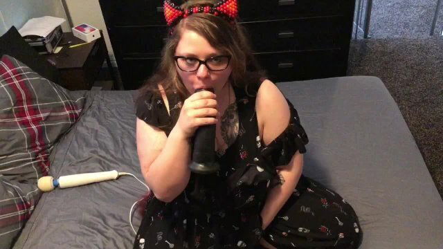 Nikki Paws plays place