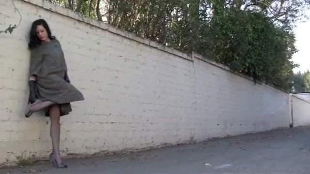 Full Fashion Nylons Walk Alley