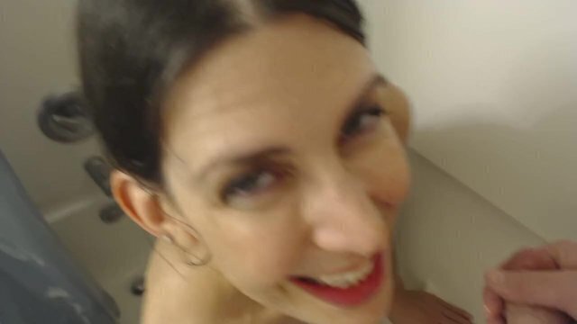 Amatuer MILF sucking shower with huge swallow