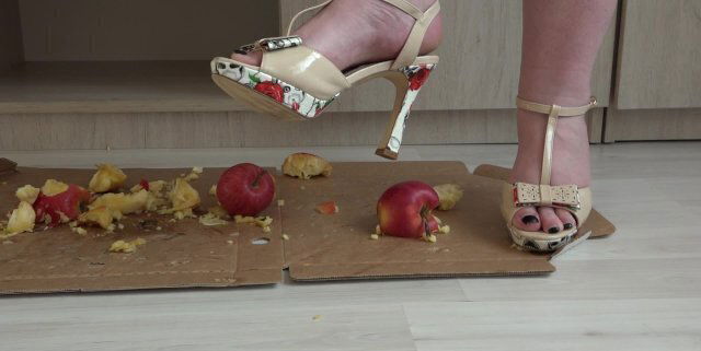 Crush fetish. Puffy legs high-heeled shoes trample apples.