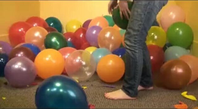 97 BALLOONS STOMP