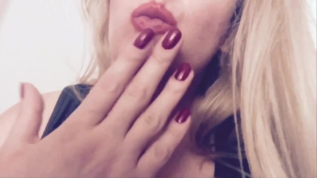 Carlycurvy striptease with mouth play