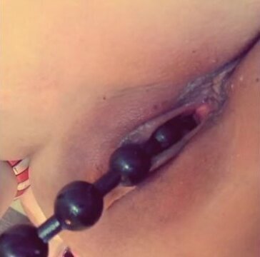 Marlen doll jugando bolitas