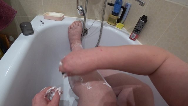 Milf bath shaved thick legs. ASMR.