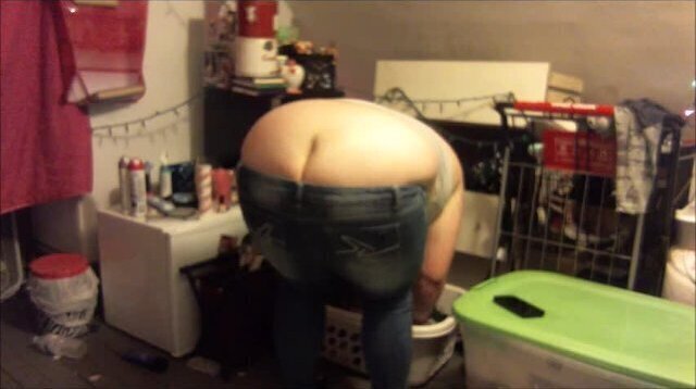 buttcrack ripped jeans