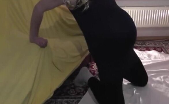 pregman with huge belly labor