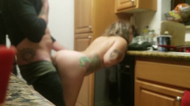 Fast quickie kitchen before roommates gets home