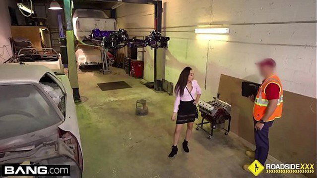 Roadside Alexa trades Blowjob ride home