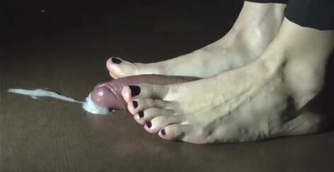 Midnight wild cockcrush dancing with cumshot