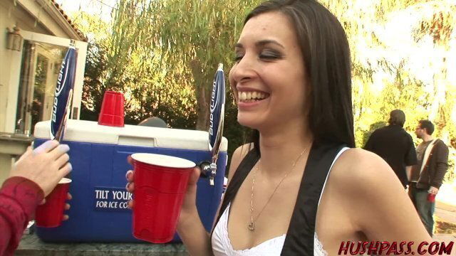 Cute Amateur College girls suck fuck cocks party!