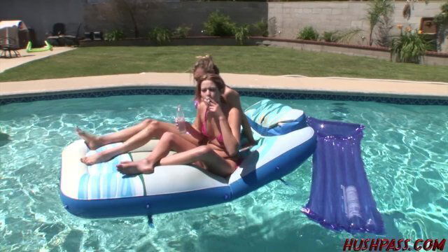 Sexy Gwen loves licking girls pussies asshole! Lesbo Love!