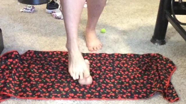 Squashing objects with strong, hairy feet