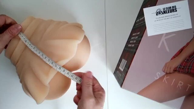 UNBOXING: SKIRT GIRL MASTURBATOR Fake (Club-des-branleurs.fr)