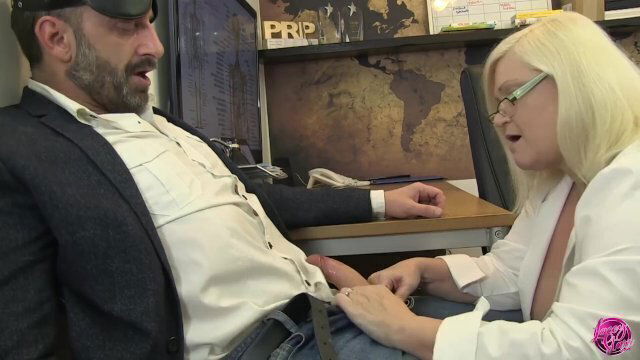 LACEYSTARR Lacey Meets Pascal