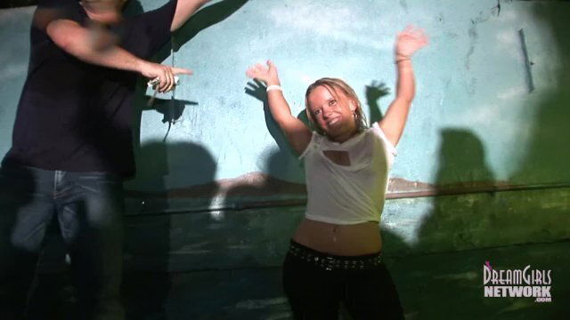 Midget Wins T-shirt Contest