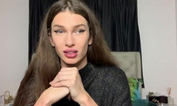 Whore selling hundreds bills