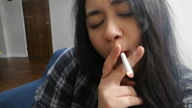 Miss Nicotine Fetish Smoking Fans