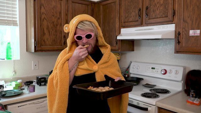 eating pizza roll without burning mouth