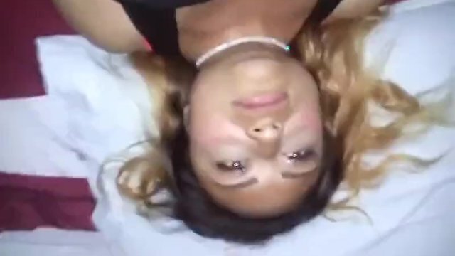 hermanastros en hotel