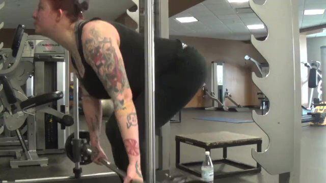 Chubby Tattooed Girl Deadlifts [2015]