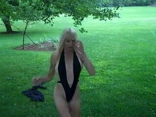 Junky heavy mature sexy dance