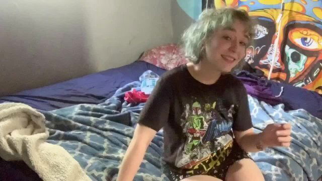 someone loves the camera pretty peaches gets pounded and creampied