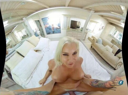 MilfVR - Robbin Banx - Throbbin for Robbin