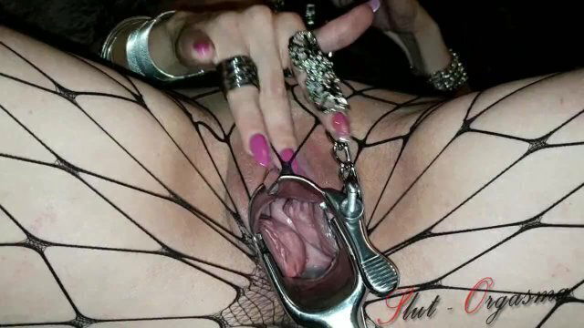 Slut-Orgasma Celeste masturbating with speculum cumming hard.