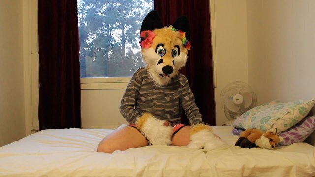 Oliver Pawing. First murrsuit video have made.